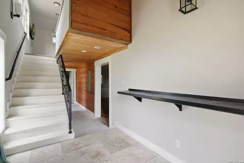 Entry Way - 606 E Austin St, Luling, TX 78648 photo 3 of 7