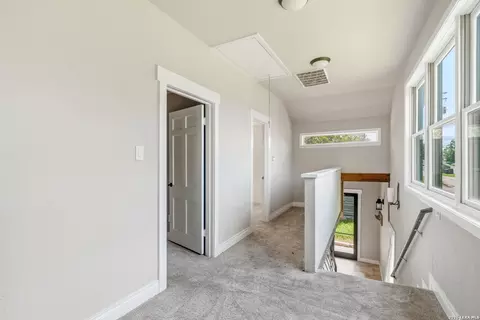 Entry Way - 606 E Austin St, Luling, TX 78648 photo 6 of 7