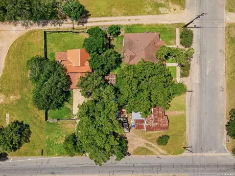View/Area - 606 E Austin St, Luling, TX 78648 photo 2 of 2