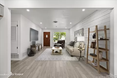 317 E Wright Blvd, Universal City, TX 78148