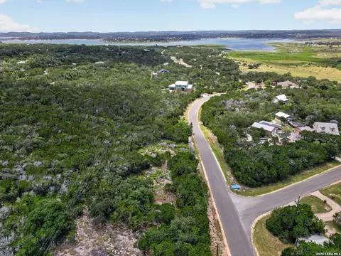 1266 Bellewood Ln, Canyon Lake, TX 78133