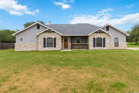 137 Sendera Xing, La Vernia, TX 78121