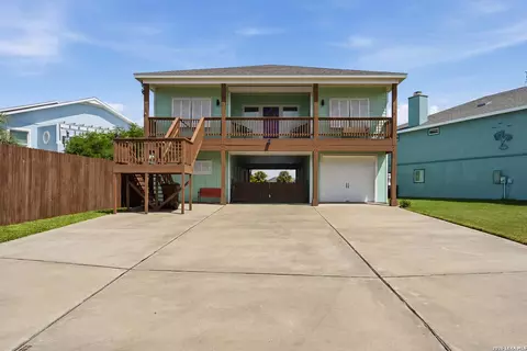 304 Bayview Dr, City By The Sea, TX 78336