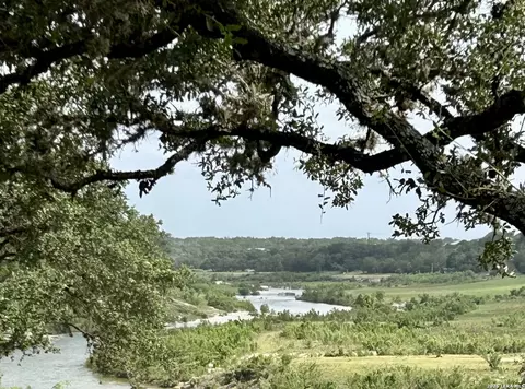 178 N Lakeshore Dr, Bandera, TX 78003