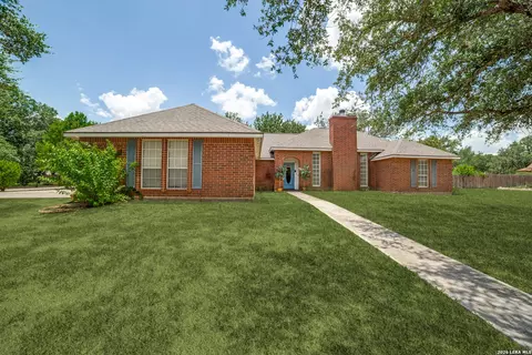 1717 Embassy Rd, Pleasanton, TX 78064