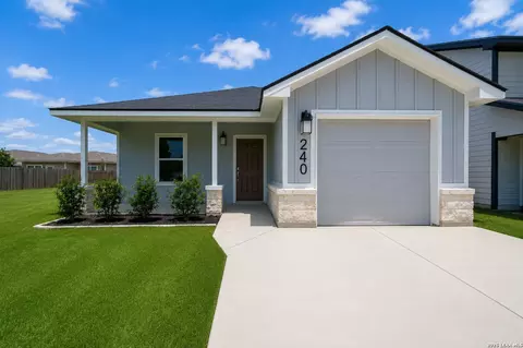 240 W Martindale St, Seguin, TX 78155