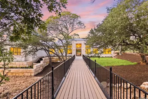 128 Balcones Bnd, Boerne, TX 78006