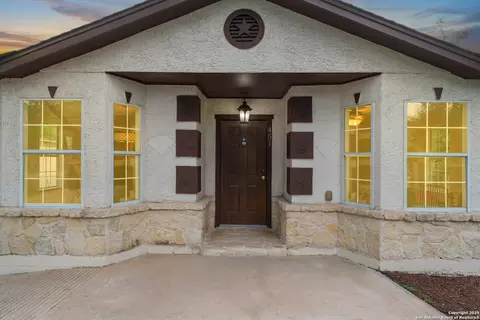 451 N San Joaquin Ave, San Antonio, TX 78228