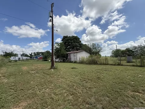 1199 County Road 345, La Vernia, TX 78121