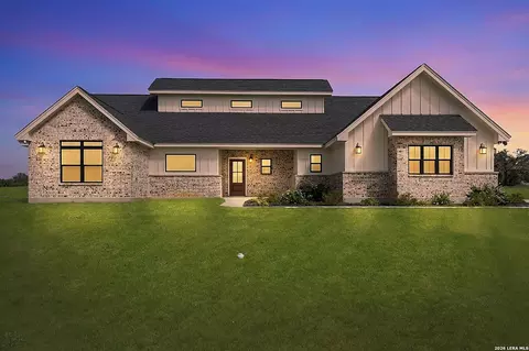 156 Firewheel Loop, Floresville, TX 78114