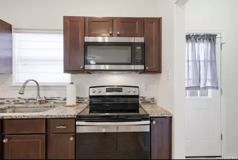 Kitchen - 335 Cimarron, Spring Branch, TX 78070 photo 4 of 4