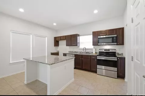 Kitchen - 335 Cimarron, Spring Branch, TX 78070 photo 2 of 4