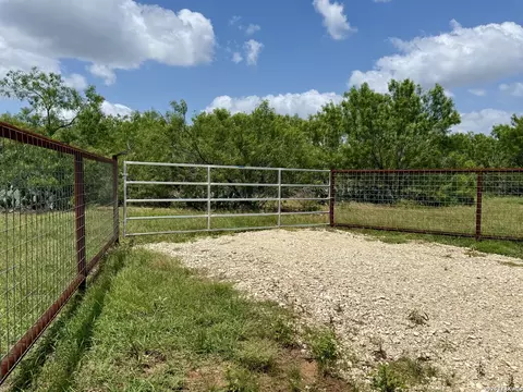2253 County Road 332, Charlotte, TX 78011