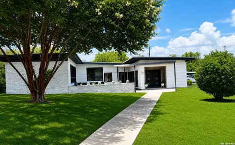 937 Morningside Dr, Terrell Hills, TX 78209