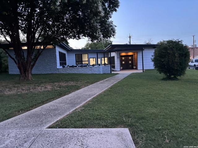 937 Morningside Dr, Terrell Hills, TX 78209