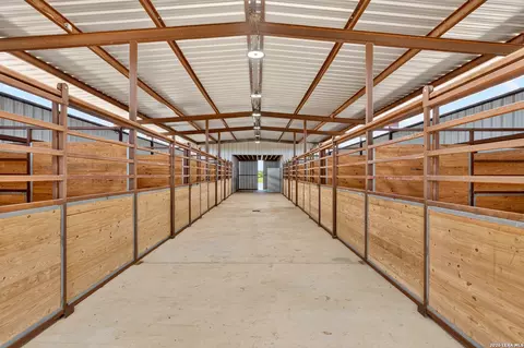 3450 Fm 1922, Floresville, TX 78114