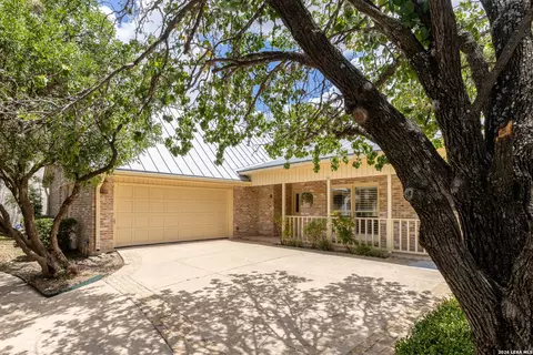 6 Cottesmore Ct, San Antonio, TX 78218