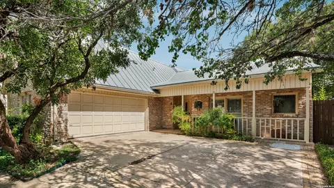 6 Cottesmore Ct, San Antonio, TX 78218