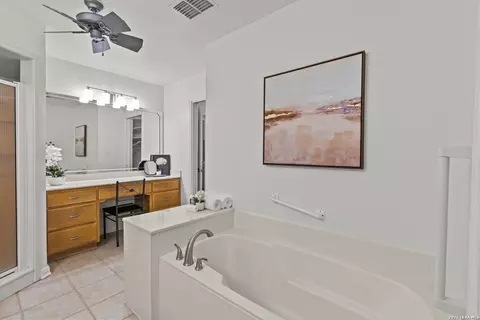 Bath - 6119 Crescent Fls, Windcrest, TX 78239 photo 3 of 5