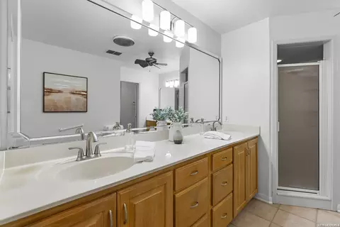 Bath - 6119 Crescent Fls, Windcrest, TX 78239 photo 2 of 5