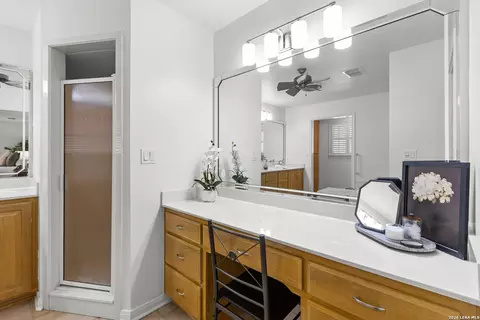 Bath - 6119 Crescent Fls, Windcrest, TX 78239 photo 4 of 5