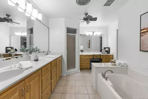 Bath - 6119 Crescent Fls, Windcrest, TX 78239 photo 1 of 5