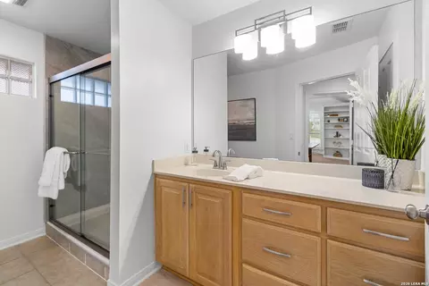 Bath - 6119 Crescent Fls, Windcrest, TX 78239 photo 5 of 5