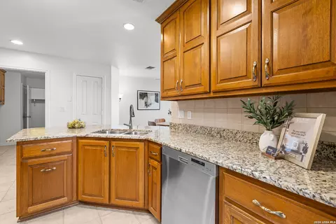 Kitchen - 6119 Crescent Fls, Windcrest, TX 78239 photo 3 of 3