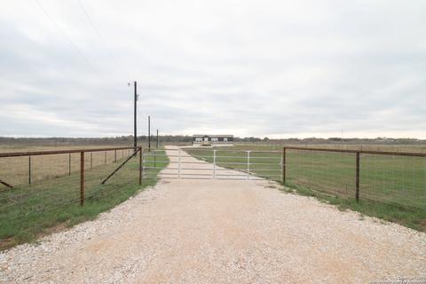 254 County Road 406, Floresville, TX 78114