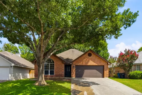 935 Parkdale, New Braunfels, TX 78130