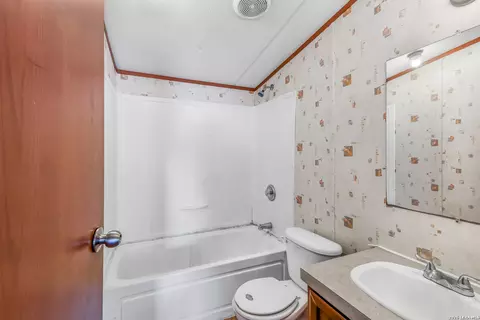 Bath - 22707 Savannah Hts, Von Ormy, TX 78073 photo 3 of 3