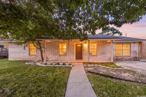 241 Glenbrook Dr, New Braunfels, TX 78130
