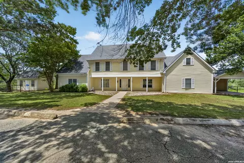 2634 County Road 4713, Lacoste, TX 78039