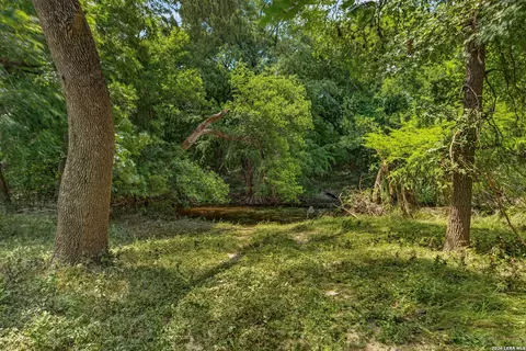 2634 County Road 4713, Lacoste, TX 78039