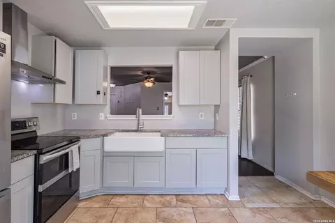 9743 Green Plain Dr, San Antonio, TX 78245