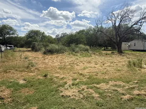 810 Shenandoah St, Poth, TX 78147 photo 3