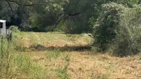 810 Shenandoah St, Poth, TX 78147 photo 4