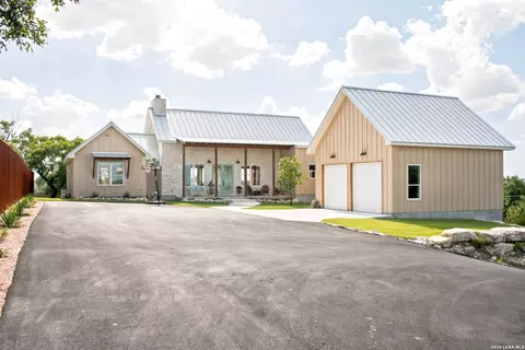812 N Pleasant Valley Dr, Boerne, TX 78006
