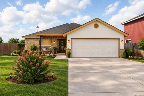 518 Indian Xing, Jourdanton, TX 78026