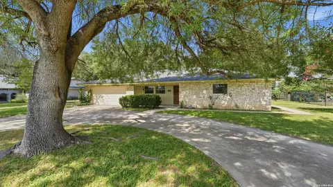 603 River Oak Dr, Seguin, TX 78155