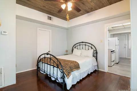 814 W Magnolia, San Antonio, TX 78212