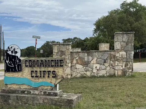 23 Comanche Pass, Pipe Creek, TX 78003