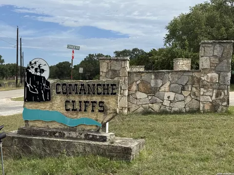 24 Comanche Pass, Pipe Creek, TX 78003