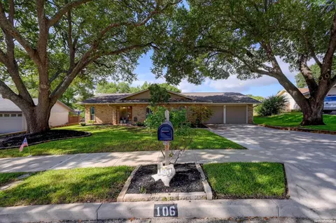 106 Barcelona Dr, Universal City, TX 78148
