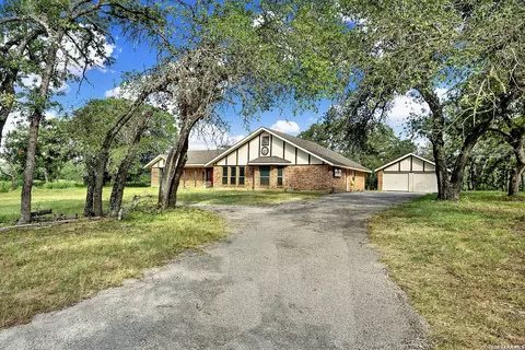 110 Post Oak, Floresville, TX 78114