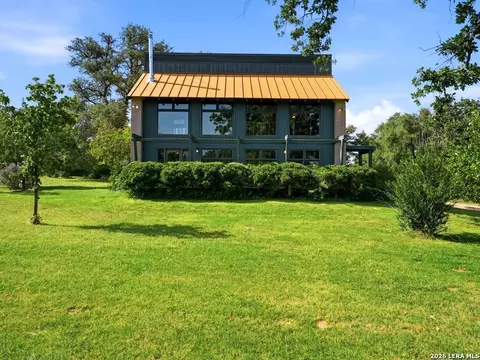 213 Cardinal Ln, Fredericksburg, TX 78624