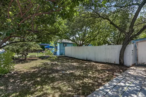 732 S San Eduardo Ave, San Antonio, TX 78237