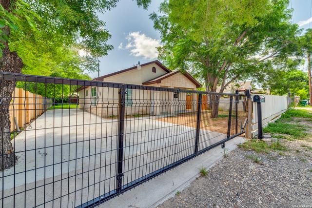 651 N San Augustine Ave, San Antonio, TX 78228