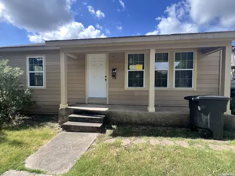 222 Golden Crown Dr, San Antonio, TX 78223