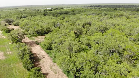 0 6th St, Christine, TX 78026